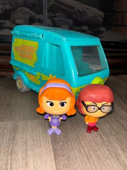 Scooby Doo van and figures