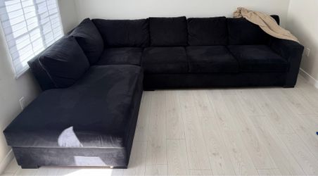 Black Sectional Sofa with Chaise Lounge/ couch