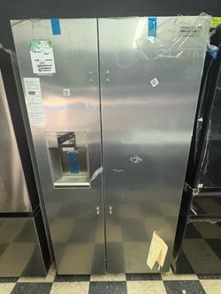 Frigidaire Refrigerator With Water And Ice In Stainless Steel
