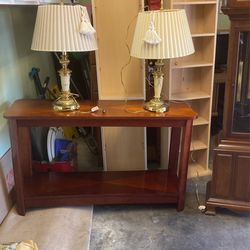 Entrance Table And 2 Lamps