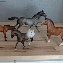 4 Vintage Breyer Horses
