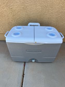 NEW Rubbermaid Cooler with Cup Holders and Spigot