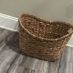 LARGE NATURAL WICKER HANDLED BASKET