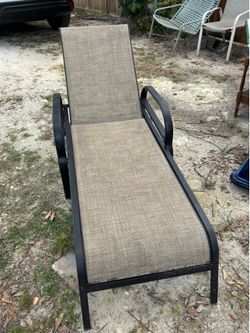 Outdoor chaise lounge chair