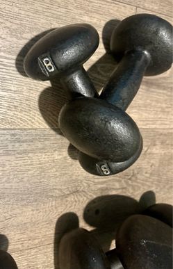 3 pairs of Classic Cast Iron Dumbbells: 8s, 10s and 15s.  Total: 66 pounds