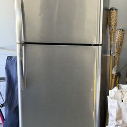 Frigidaire Refrigerator 