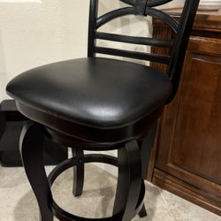 Bar chair/stool In great Condition- $25