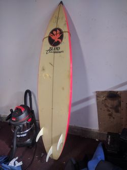 Island classics surfboard. Short board 6' 2