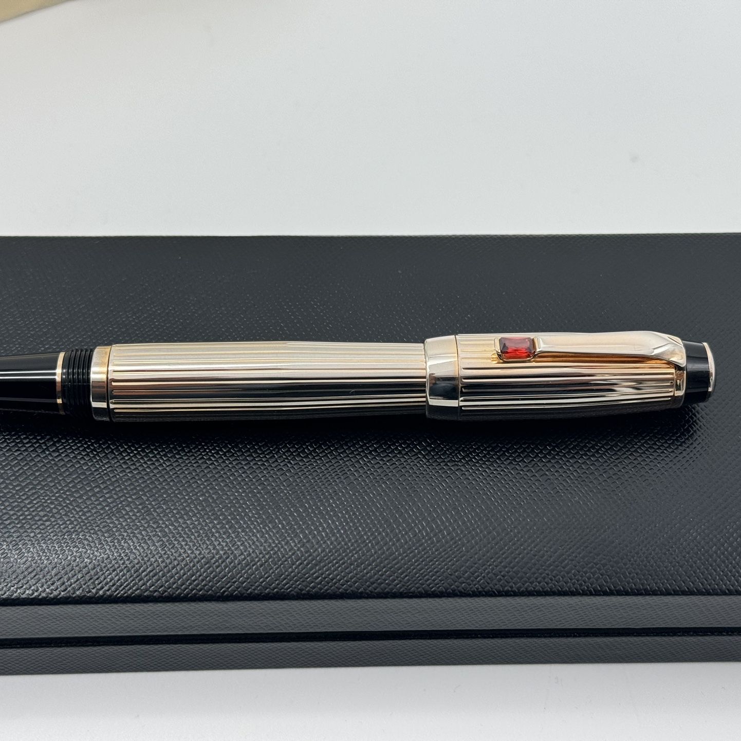 MONTBLANC BOHEME ROUGE ROLLERBALL PEN MINT 100% GENUINE $1250 for
