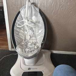 4 moms MamaRoo