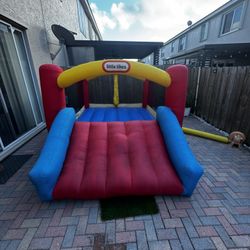  Yard Inflatable Bouncer Castle  . Used In Good Condition 