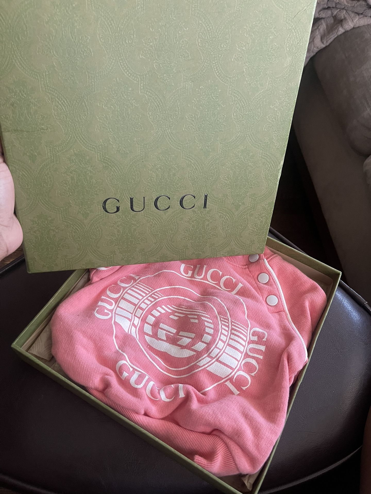 Gucci Newborn Sweater & Shoes 