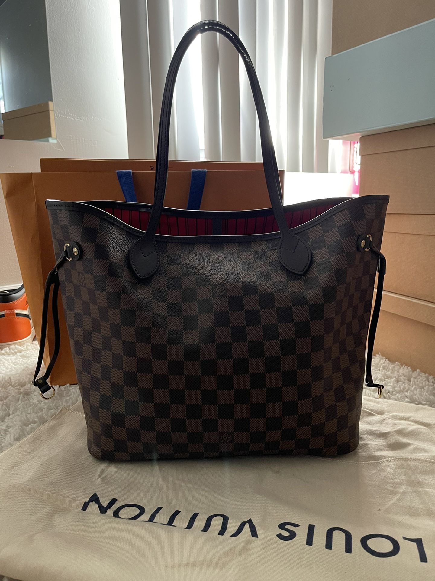 Louis Vuitton Neverfull Tote MM for Sale in Glendale, CA - OfferUp