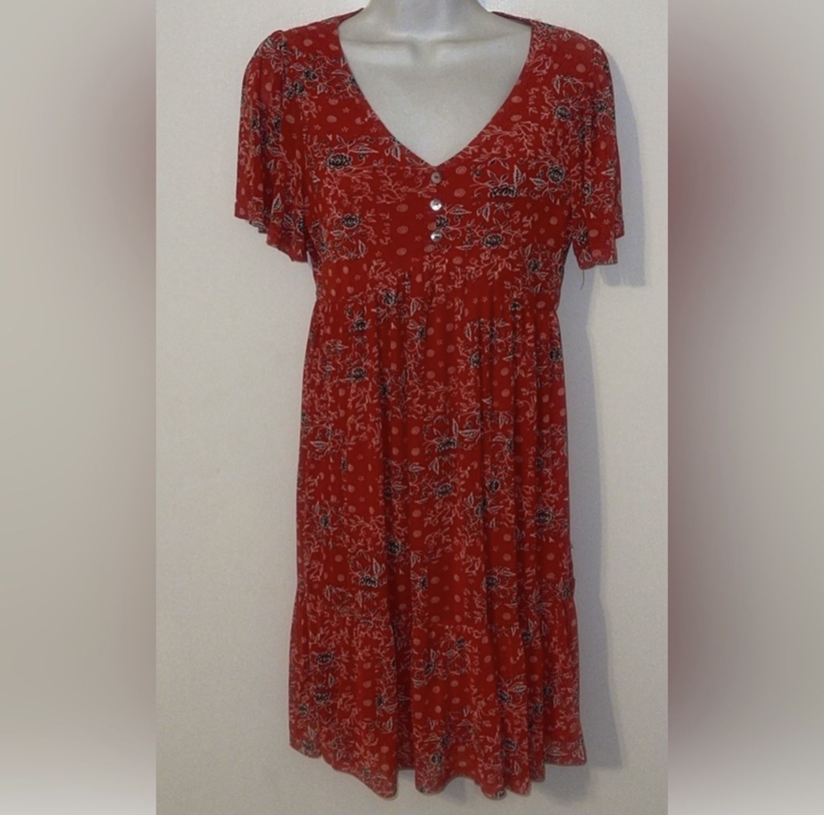 NWOT Sirenlily dress red flowers w/mother-of-pearl buttons