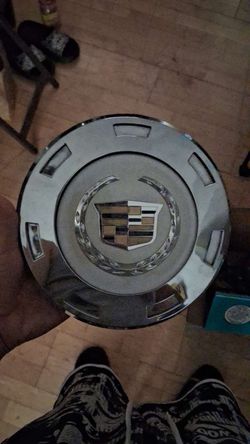 Escalade center caps