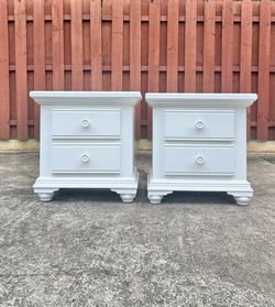 Broyhill Furniture White Nightstand Set