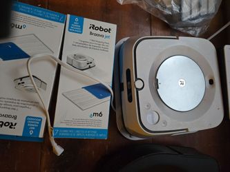 Roomba white clean up barely used