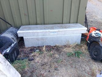 Aluminum diamond plate commercial tool box