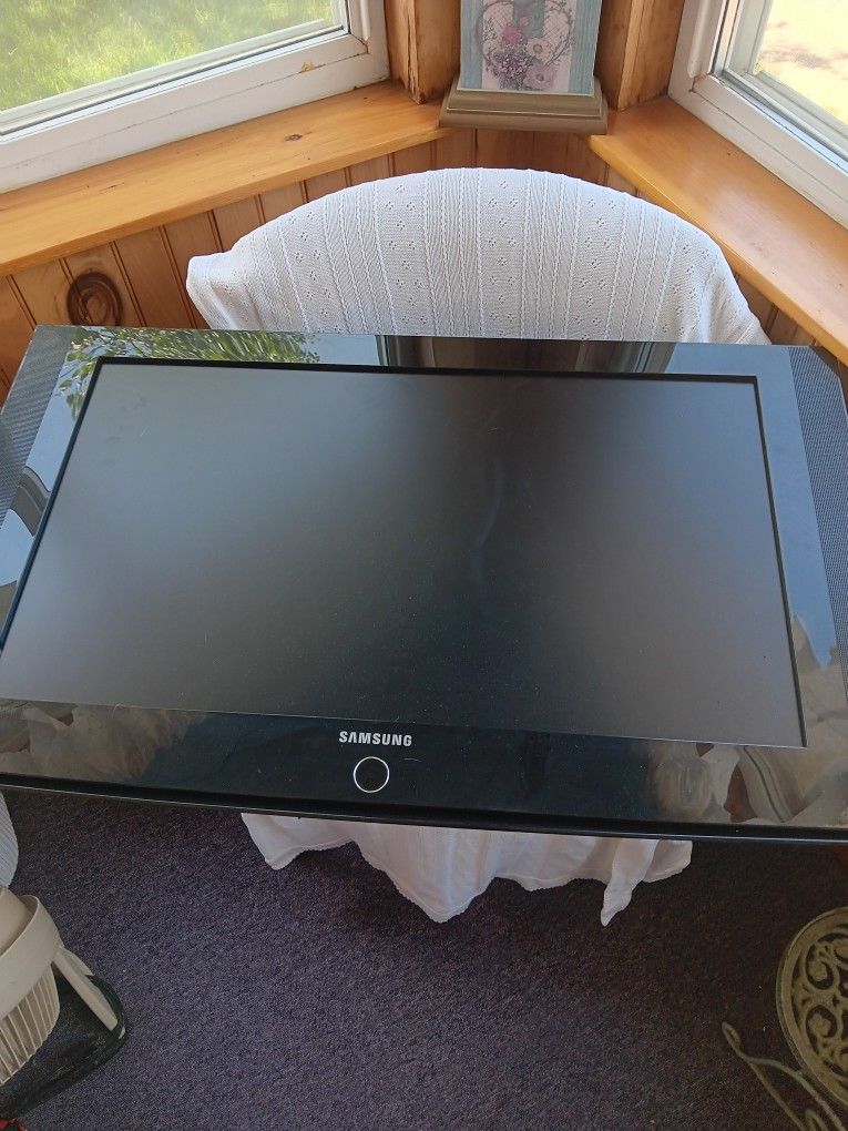 32 Inch Samsung TV