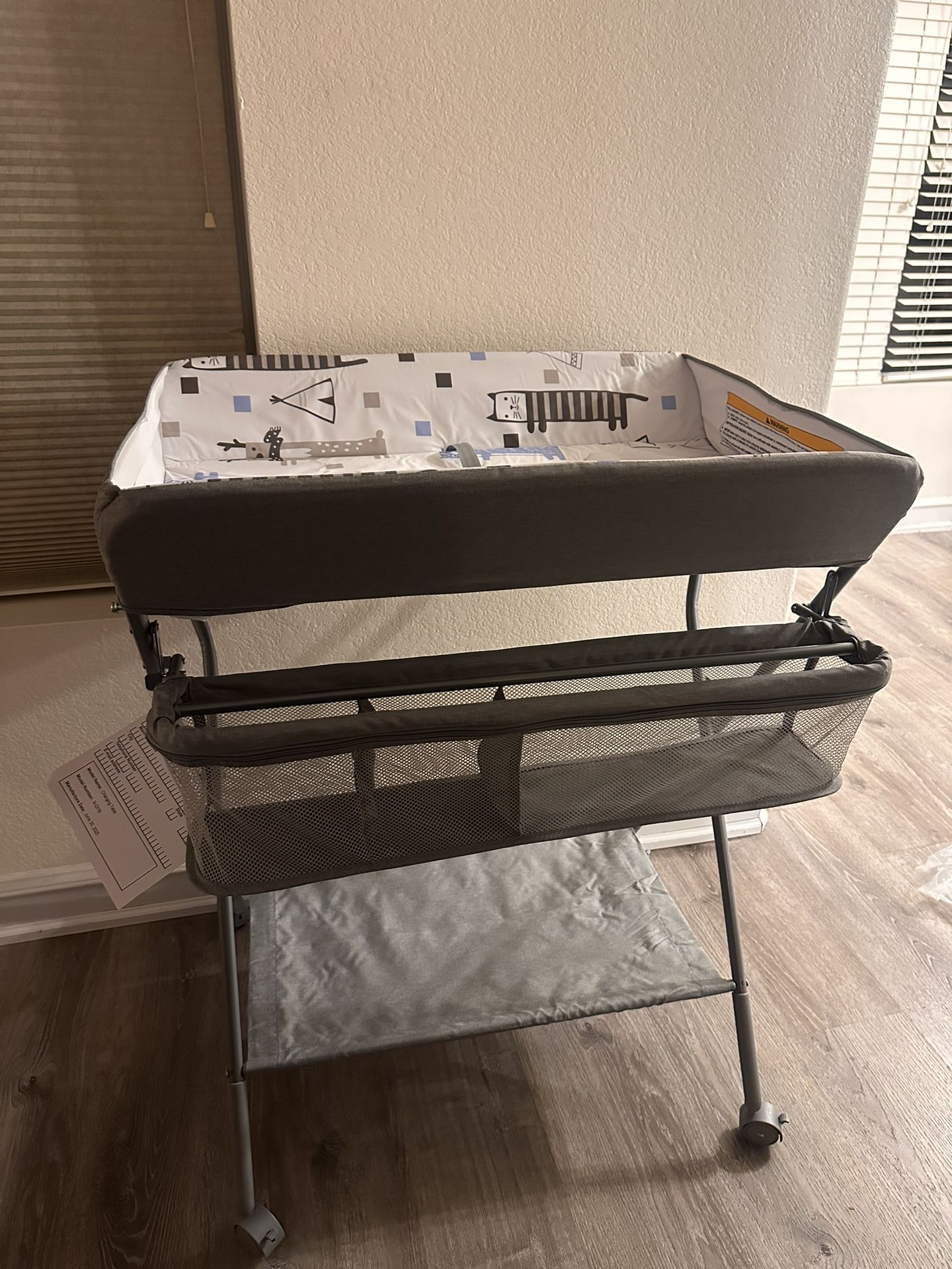 Brand New Foldable Baby Changing Table With Wheels 