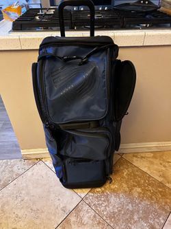 Demarini rolling sports bag