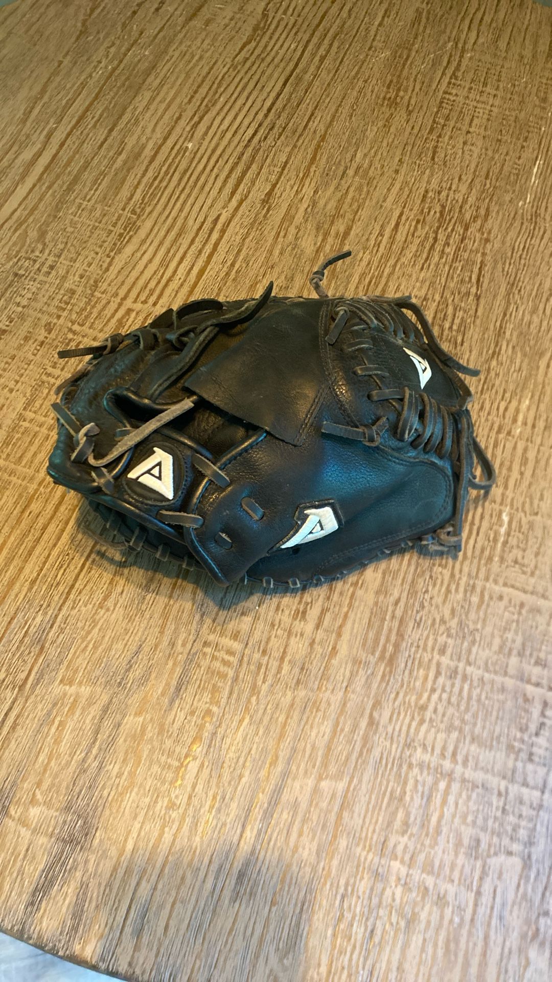 Akadema Catchers Mitt