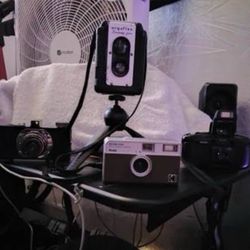 Vintage Camera  & 4 in 1 Reflector Kit