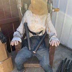 Life-Size Halloween Props – Skeletons, Electric Chair Victim, Giant Spider