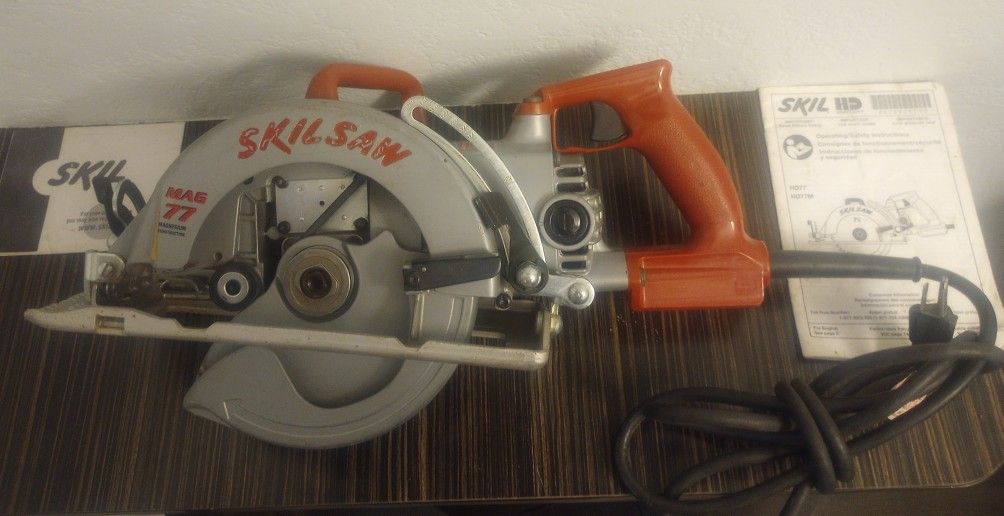 Skil Saw Worm Drive Heavy Duty 7-1/4" Circular Saw SHD77M Magnesium With 5 Blades