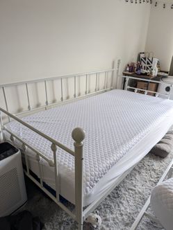 White Metal Daybed + Twin Mattress