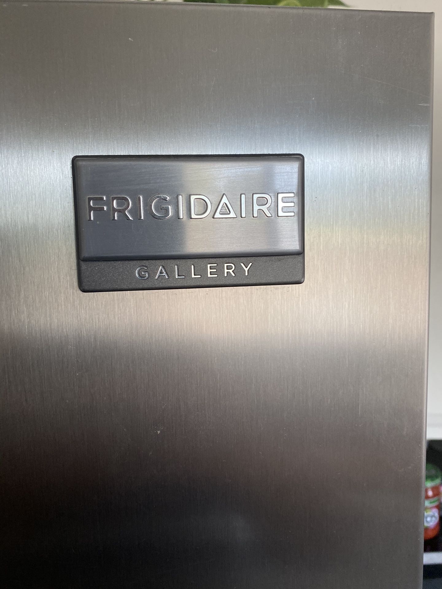 Frigidaire Gallery Fridge. Model JCD23 (ON HOLD) for Sale in Lakewood