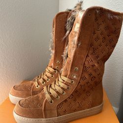 Women Lv Boots Size 7 