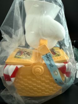 Disney Parks Mickey & Minnie’s Runaway Railway Perfect Picnic Popcorn Bucket