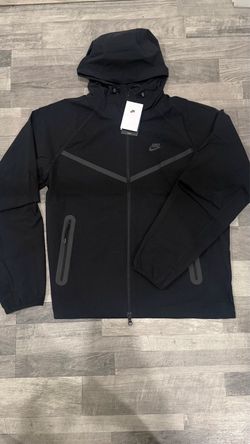 Nike Tech Woven Windbreaker size M