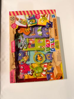 UglyDolls Uglyville Unfolded Main Street Playset – Hasbro | Nuevo en caja