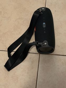 JBL Xtreme, Splashproof portable speaker 1 generation working condition, first person that brings $100 now firm take it Costa Mesa
