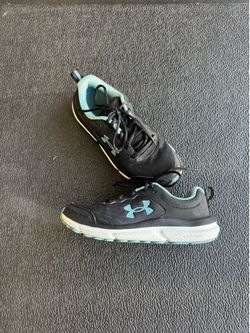 Womans Under Armor Cross Trainers (size 7.5)