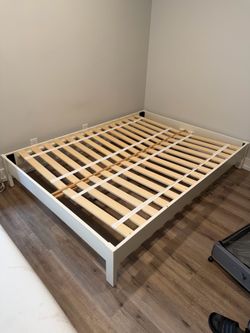 Williams Sonoma White Queen Platform Bed Frame – Solid Wood Slat Support