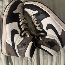 Jordan 1 Mocha Size 9.5 