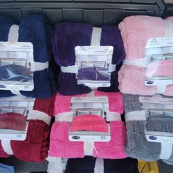 Queen SIZE BLANKETS $20