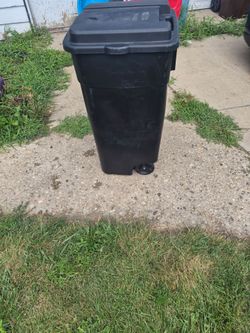 Trash can