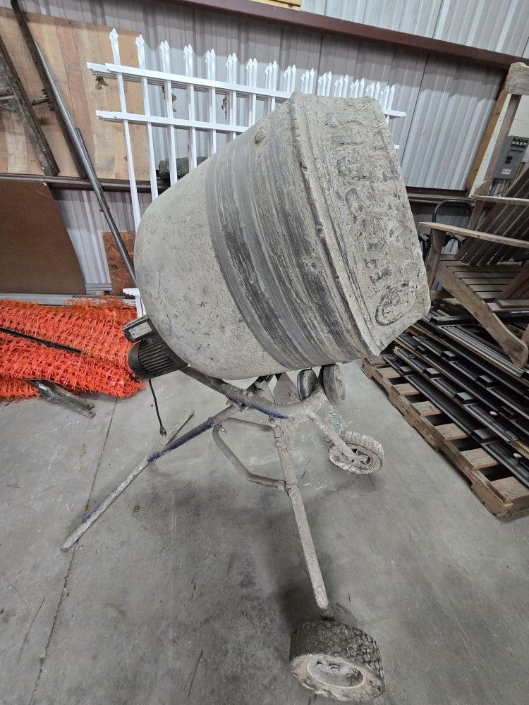 electric concrete mixer