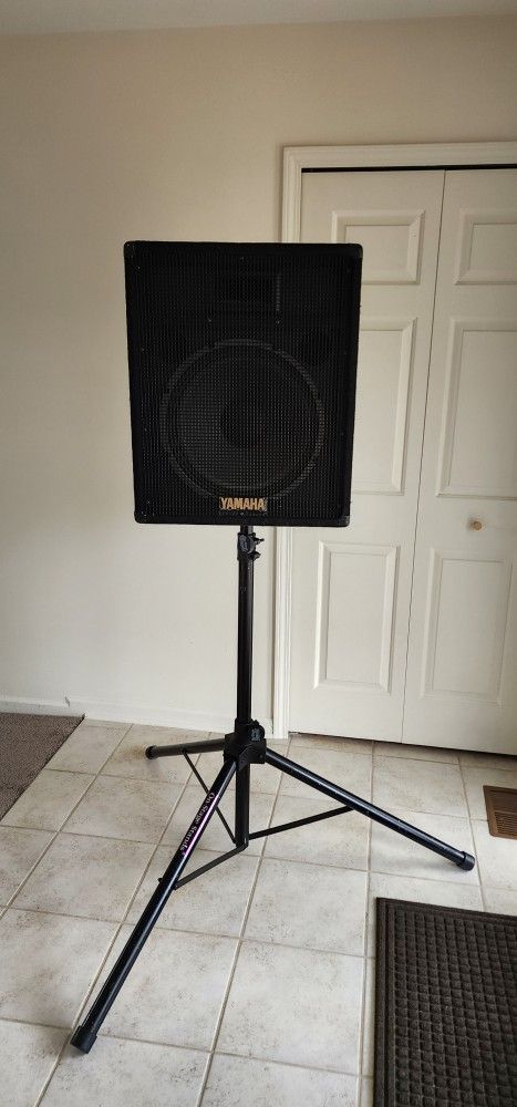 Yamaha SV 15 Speakers And Stands
