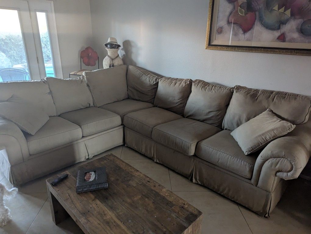 Basset Couch Used