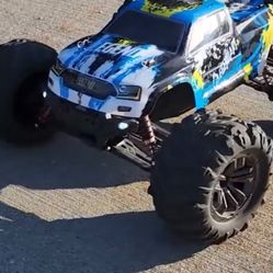 Brand new N Sealed  Extremely Big LAEGENDARY 1:10 Scale 4x4 Off-Road BEST MONSTER TRUCK IN TOWN!!!!!