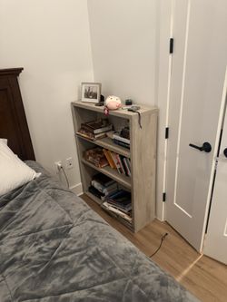 Wooden bookshelf / bookcase