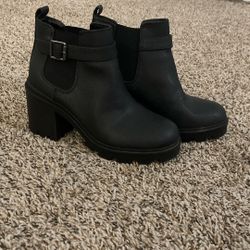 Women’s Black Boots 7.5