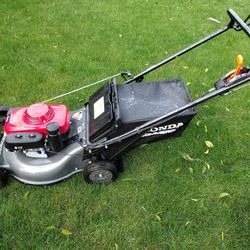 Brand New Commercial Honda Lawnmower HRC 216 $4000 FIRM