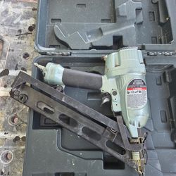 Hitachi fifteen gauge finish nailer