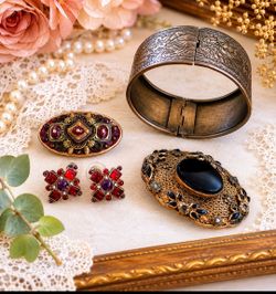 Vintage / Victorian / Bohemian costume jewelry.